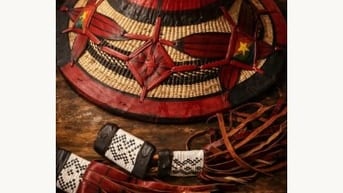 Tôi có chiếc mũ mang về từ Châu Phi Burkina Faso, hàng thủ công .