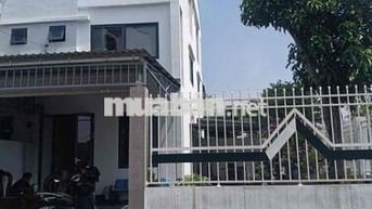 Cho Thuê Nguyên Căn Biệt Thự DT 10x13 1Trệt 2Lầu 3Pn 3Wc Full Nội Thất