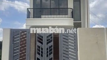 NHÀ MỚI XÂY 5X20 -2 TẦNG HOÀN CÔNG- GIÁ 3TY6 - Ô TÔ TỚI NHÀ - LONG HẬU