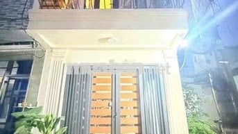 nhà Nguyễn kiệm 3 phòng 1 trệt lầu