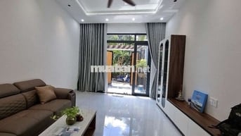 Bán nhà lầu mới xây, 3 phòng ngủ, có nội thất gần chợ Trung An Mỹ Tho