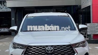 Toyota Innova Cross V 2025 Trắng Ngọc Trai