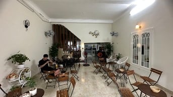 Cho thuê nhà mặt đường Nghi Tàm, tiện kinh doanh, làm văn phòng
