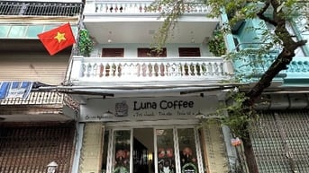 Cho thuê nhà mặt đường Nghi Tàm, tiện kinh doanh, làm văn phòng