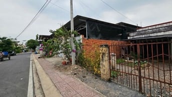 Bán nhà ngay Thị Trấn Củ Chi, DT 125m2, full thổ, giá: 690 triệu, SHR