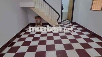 Cho thuê nhà Mới, thông thoáng - trệt 1 lầu, đường CMT8 Q10