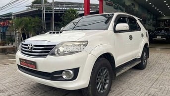Toyota Fortuner 2016, máy dầu số sàn, Màu trắng