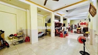 nhà thuê mặt tiền có thang máy giá rẻ