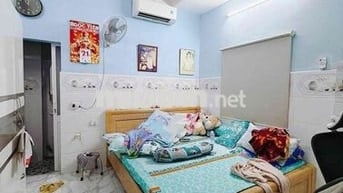 BÁN NHÀ NGUYỄN KHOÁI QUẬN 4 HẺM 3M 3 TẦNG 43m2 NHÀ ĐẸP RẺ KDC CHỈ 5 TY
