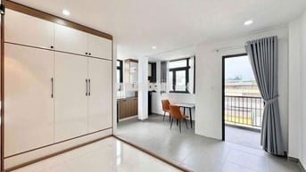 Phòng mới xịn 4 cửa sổ 3 hướng gió, có ban công