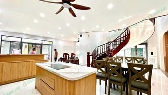 NHÀ NGUYÊN CĂN 200M2  6PN 5WC NGAY BIỂN NỘI THẤT CAO CẤP