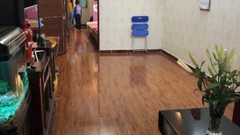 Cho thuê căn hộ tập thể tầng 2 ở phố 8/3