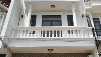 Bán Nhà Mặt Tiền Hẻm 284 Lý Thường Kiệt P Diên Hồng Dt: 4*16, 3 lầu