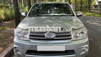 Toyota Fortuner 2011 Số sàn Bạc