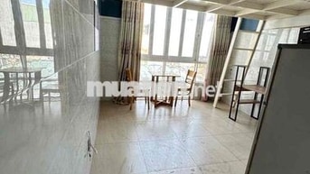 DUPLEX CỬA SỔ TO FULL NỘI THẤT THUẬN TIỆN ĐI CÁC QUẬN TRUNG TÂM