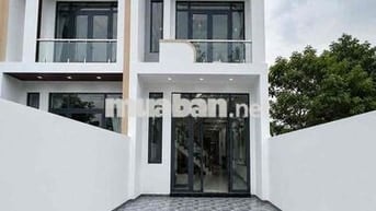 Giảm sốc 300tr !!! Bán Gấp Nhà Ngay Ngã Tư  Bến Cá