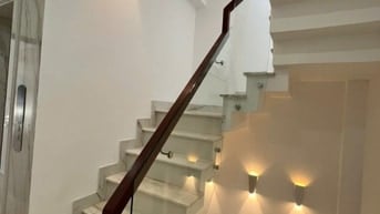 Bán nhà hẻm 5m - 410 CMT8 - 136m2 sàn, có thang máy, chỉ 9 tỷ