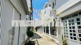 nhà 3 tầng 52m2 hẻm xe hơi sát mặt tiền dân trí cao chủ đi định cư