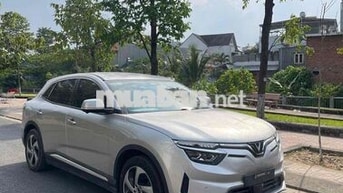 VinFast VF8 Eco 2023 Bạc