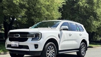 Ford Everest Ambient 2025 Trắng 22.000 KM