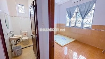 PHÒNG CỬA SỔ CHÂN CẦU RẠCH ĐỈA GẦN LOTTE , RMIT, ĐH TÔN ĐỨC THẮNG 