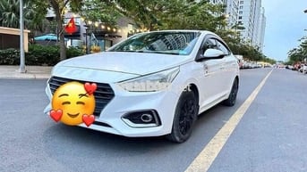 Hyundai Accent Trắng Số sàn