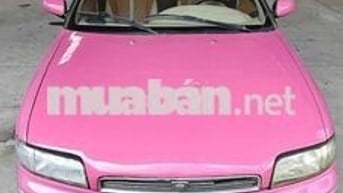 Nissan Bluebird Cổ điển màu Hồng