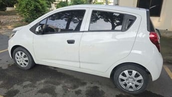 Chevrolet Spark Trắng 5 chỗ có màn hình