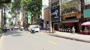 Bán nhà cũ tiện xây mới Nguyễn Công Trứ Q.1 - 4,5m x 24,5m giá 26 tỷ