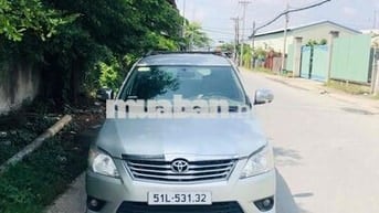 Toyota Innova 7 chỗ màu Bạc