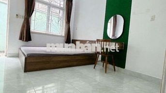 Studio sân riêng ,sát cầu Lê Văn Sỹ, tầng trệt , free 2 xe, siêu rộng