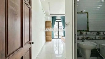 CHO THUÊ PHÒNG BAN CÔNG NGAY PHẠM VĂN CHIÊU GẦN CÔNG VIÊN LÀNG HOA