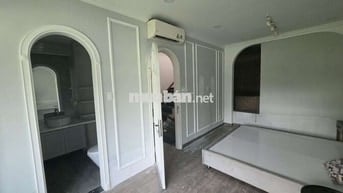 Nguyên căn nhà đẹp ngay chợ Bà Hoa