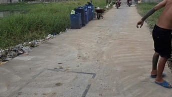 Dat tho cu 200m2, da làm móng và san lấp mặt bằng cao hơn đường