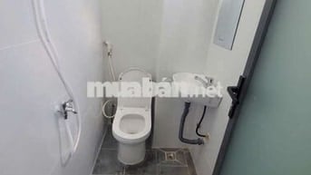 Trọ khép kín có gác và cửa sổ Q4