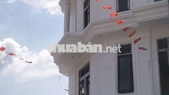 Cần tiền bán gấp miếng đất mặt tiền đường DT gần Visip 2 