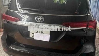 Toyota Fortuner 2022 Tự động 7 chỗ Đen 49.000