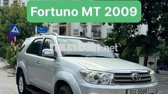 Toyota Fortuner MT 2009 Số sàn 7 chỗ Bạc