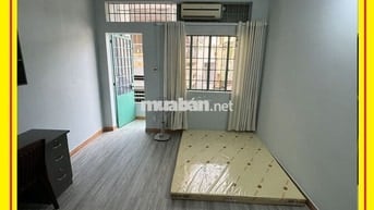 Phòng Nguyễn Kiệm gần rày xe lửa, có ban công, full nội thất