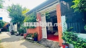 Cho thuê nhà có sân cây xanh mát. phù hợp ở gia đình nhỉnh 9đ tháng