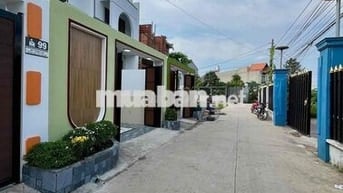 nhà lầu giá *** tại trung tâm ngã3 mỹ hạnh nam