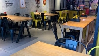 MẶT TIỀN 52C HÒA BÌNH P5 Q11-trục đông người – dễ tiếp cận khách