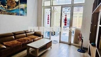 cho thuê nhà 3tầng MT LÊ BÁ TRINH - nội thất cơ bản đầy đủ