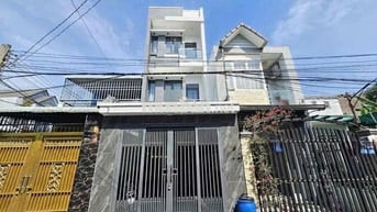 BÁN GẤP NHÀ CHÍNH CHỦ TRỆT 2 TẦNG GẦN TRƯỜNG CHỢ DĨ AN BÌNH DƯƠNG CŨ