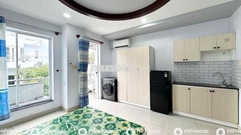 Cho Thuê Căn Hộ Bancol Máy Giặt Riêng RỘNG 27m2 Ngay Chợ Hoà Hưng Q10