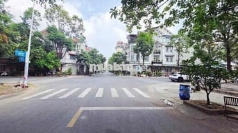 BÁN ĐẤT ĐẸP TRUNG TÂM DĨ AN 120 M2 GIÁ 8 TỶ KHU VIP  ———————————— Thôn