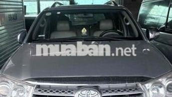Toyota Fortuner 2009 Dầu Màu Bạc