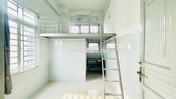 Duplex gác cao 2m có máy lạnh đi bộ qua VLU giá rẻ