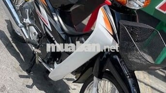 Kẹt tiền cần bán xe mới dọn từ trong ra ngoài