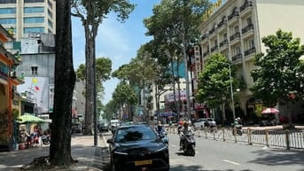 Trần Hưng Đạo, P.1, Q.5, dt: 3 x 10m, 3 tầng, giá 4 tỷ 650.